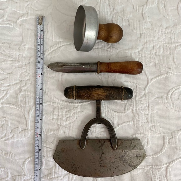 Vintage Herb Chopper Apple Corer & Biscuit Cutter Utensils Wood Handles - Picture 10 of 11